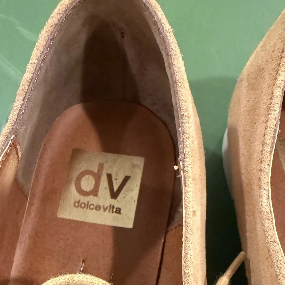 Dolce Vita women Tan Suede loafers /size 7